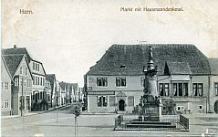 Markt mit Hausmanndenkmal